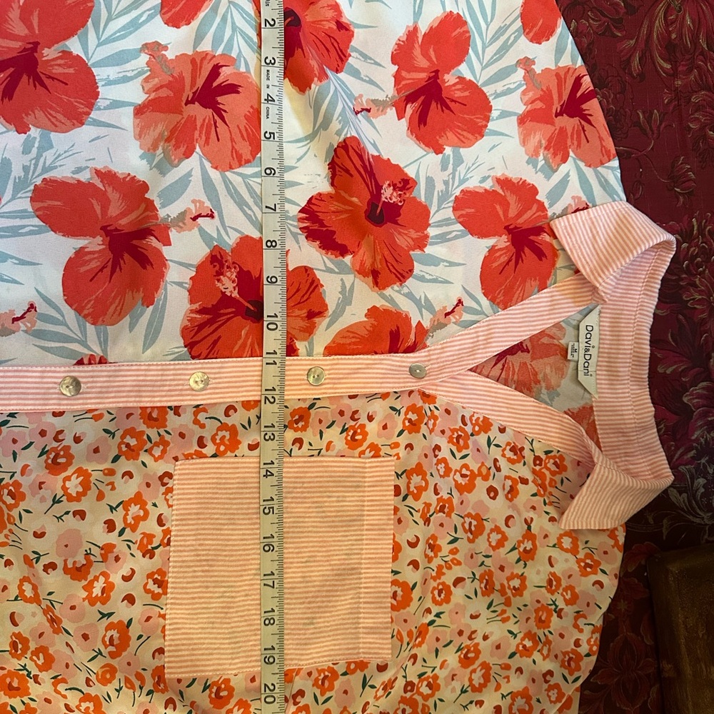 DAVI & DANI Coral Red Floral Patchwork Button Front Top - Picture 5 of 11